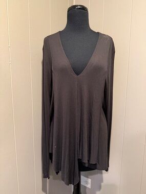 B38 Sen Women’s 3 Relaxed V-Neck Long Sleeve Top - Black